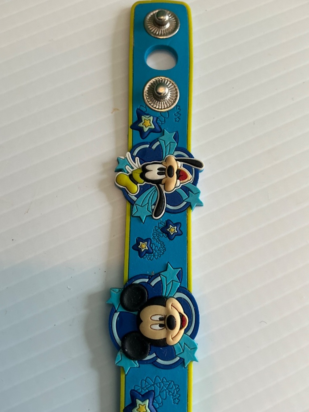 Official Disney Blue Vinyl Snap Bracelet Mickey Donald Goofy Pluto Stars - Picture 4 of 13